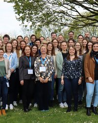 Auf dem Bild sind die Geschäftsstellenleiter*innen der Gesundheitsregionenplus zu sehen. 