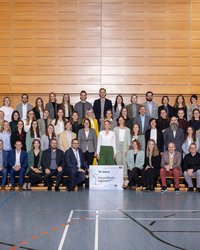 Auf dem Bild sind alle Geschäftsstellenleiterinnen und Geschäftsstellenleiter der Gesundheitsregionenplus zu sehen.